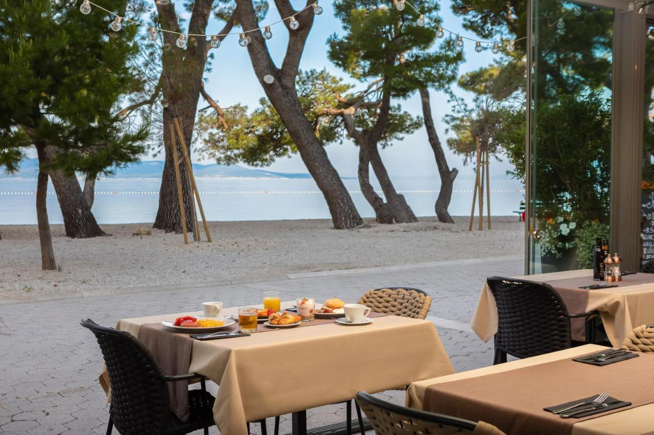 9 4* Makarska