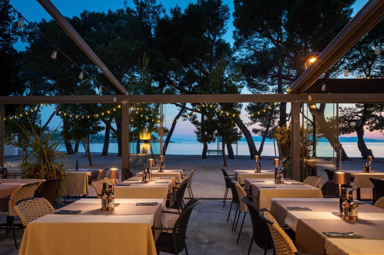 9 4* Makarska