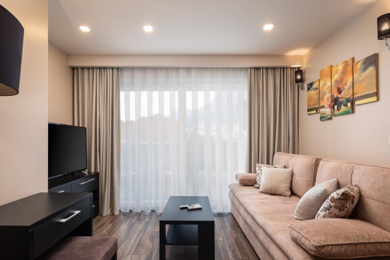 9 Aparthotel